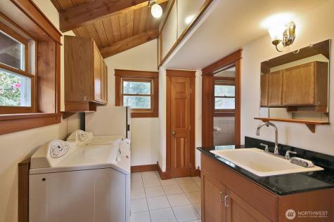 2970 Smugglers Cove Road Greenbank WA 98253