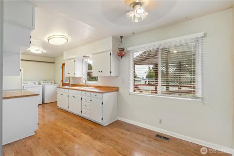 1123 Forest Glen Road Oak Harbor WA 98277