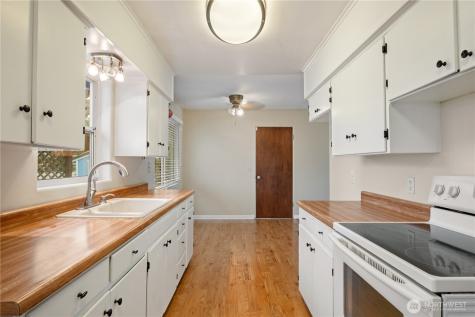 1123 Forest Glen Road Oak Harbor WA 98277