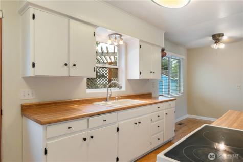 1123 Forest Glen Road Oak Harbor WA 98277