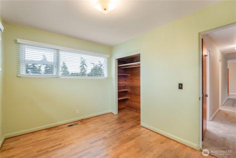 1123 Forest Glen Road Oak Harbor WA 98277