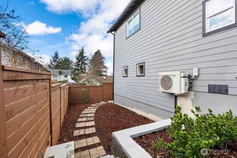 4837 S Holly Street Seattle WA 98118