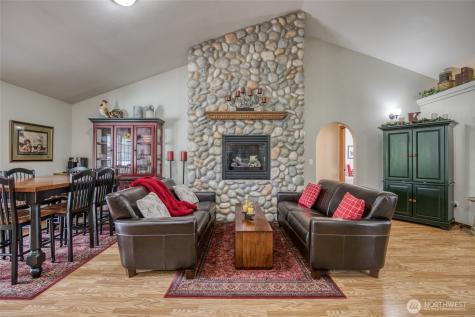 108 Garden Place Elma WA 98541