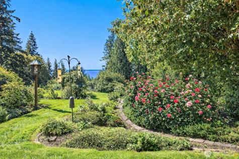 72 Olympic Drive NW Shoreline WA 98177