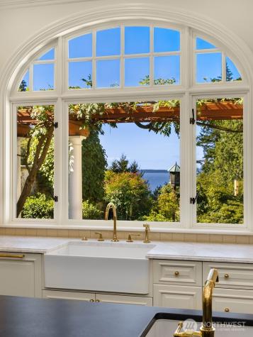 72 Olympic Drive NW Shoreline WA 98177