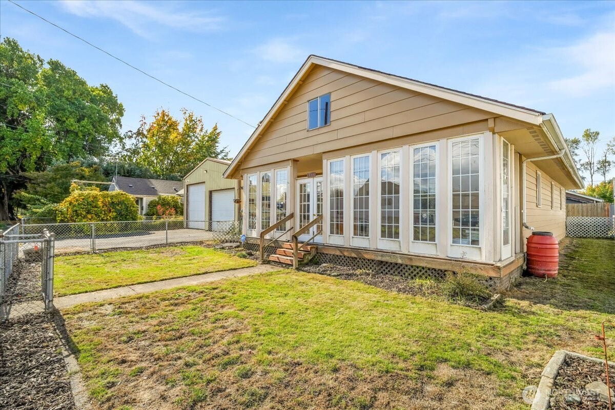 913 S 3rd Avenue Kelso WA 98626