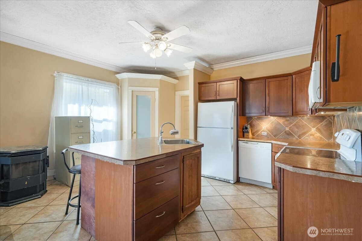 913 S 3rd Avenue Kelso WA 98626