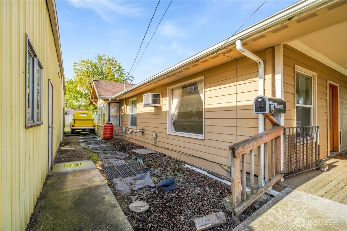 913 S 3rd Avenue Kelso WA 98626