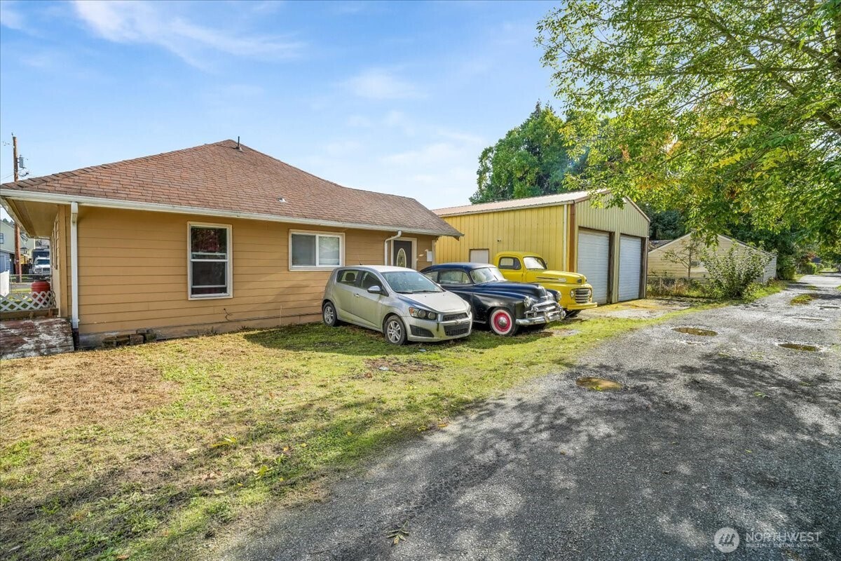 913 S 3rd Avenue Kelso WA 98626