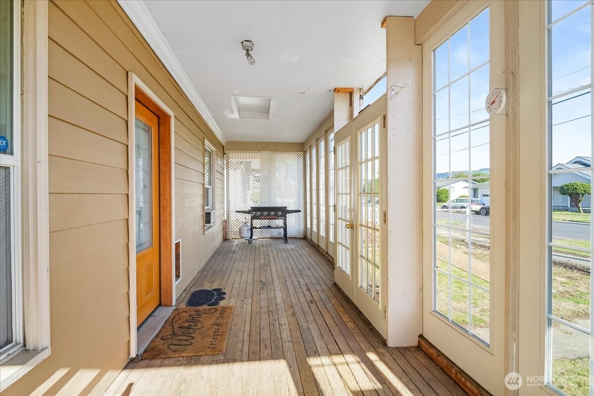 913 S 3rd Avenue Kelso WA 98626