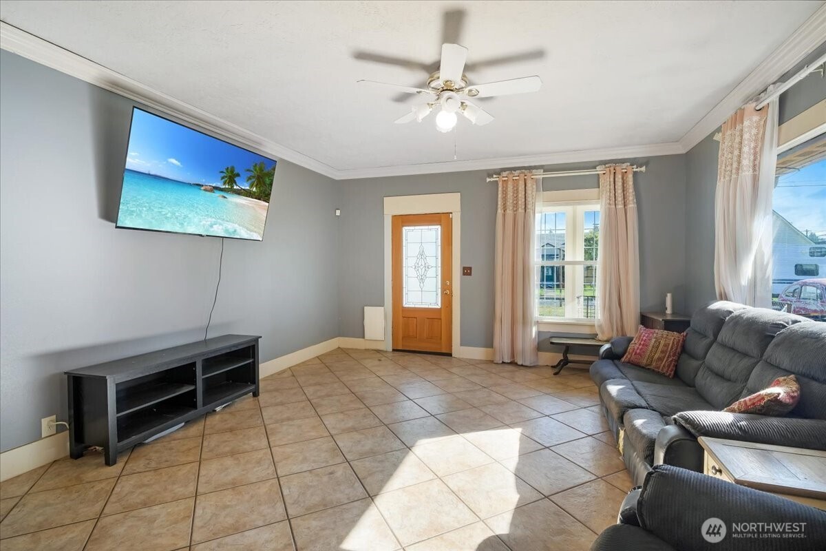 913 S 3rd Avenue Kelso WA 98626