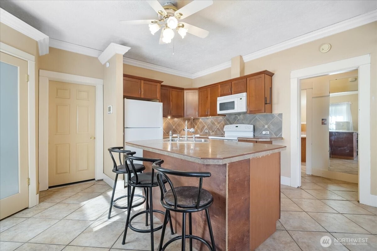 913 S 3rd Avenue Kelso WA 98626