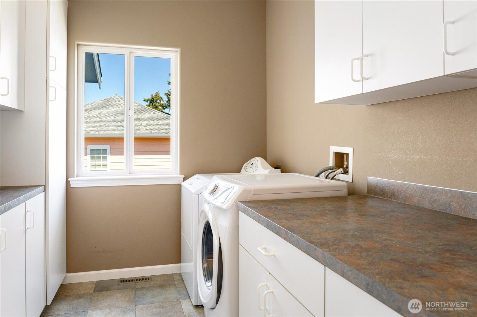 2390 SW Freund Street Oak Harbor WA 98277