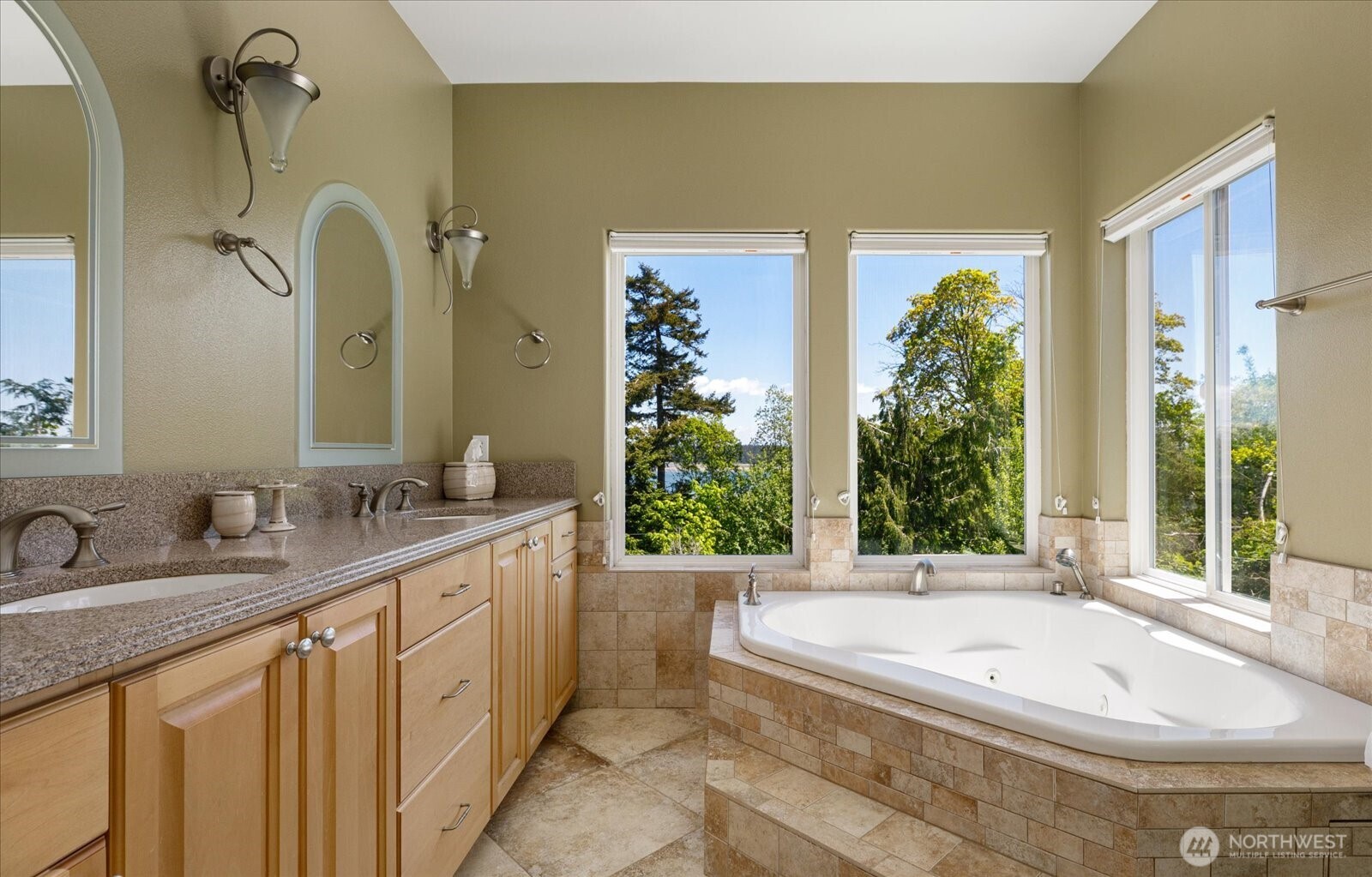 2390 SW Freund Street Oak Harbor WA 98277