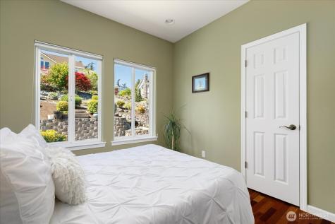 2390 SW Freund Street Oak Harbor WA 98277