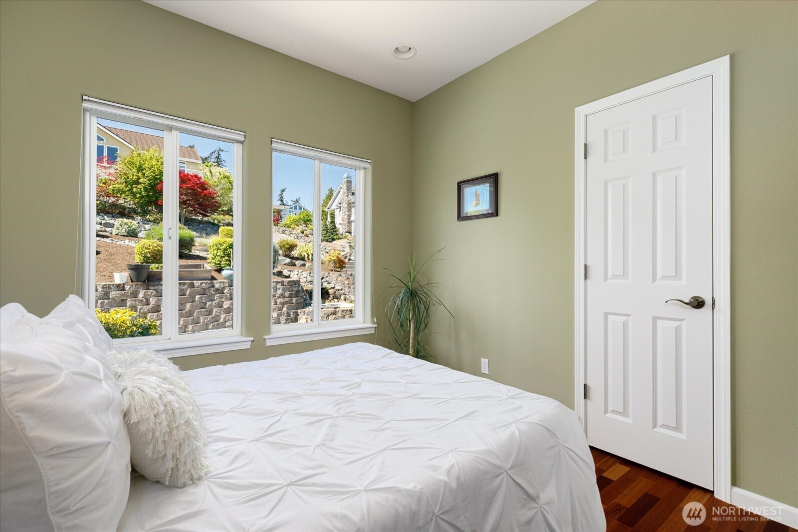 2390 SW Freund Street Oak Harbor WA 98277