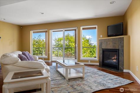2390 SW Freund Street Oak Harbor WA 98277