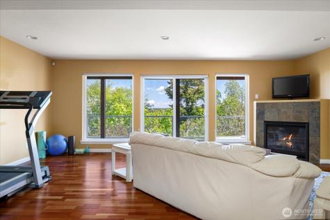 2390 SW Freund Street Oak Harbor WA 98277
