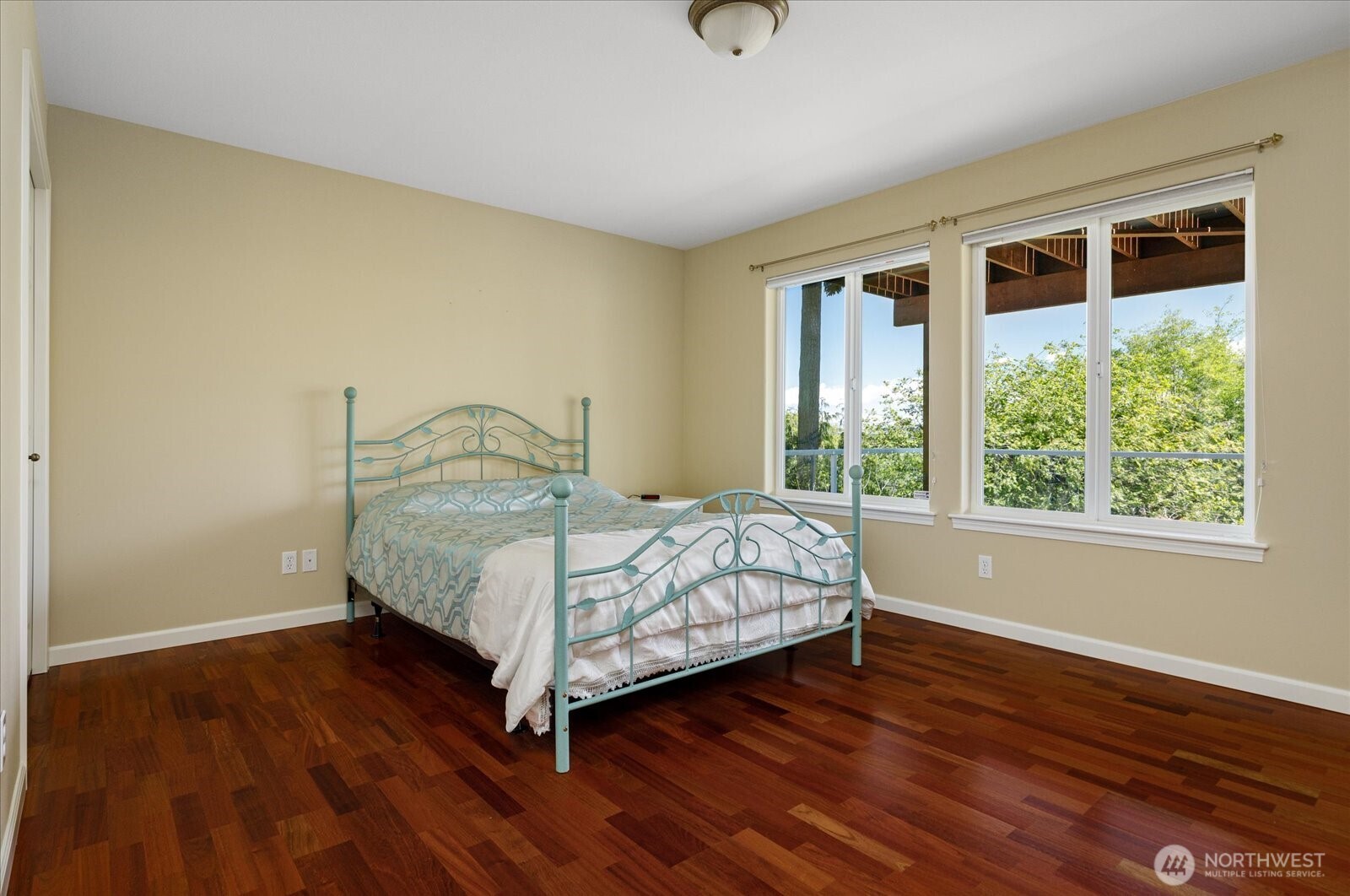 2390 SW Freund Street Oak Harbor WA 98277