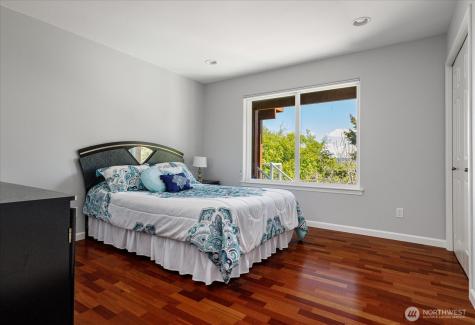2390 SW Freund Street Oak Harbor WA 98277