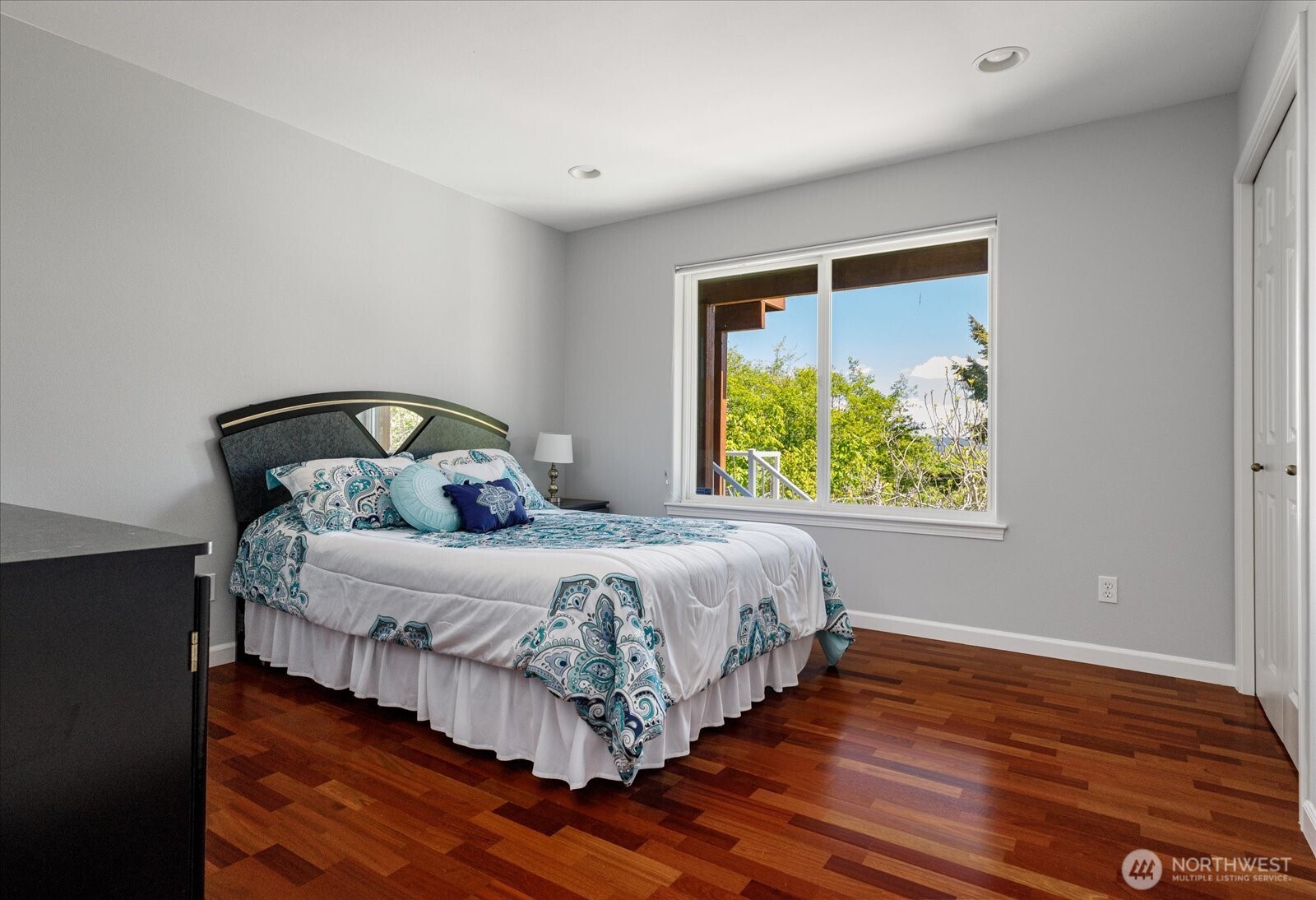 2390 SW Freund Street Oak Harbor WA 98277