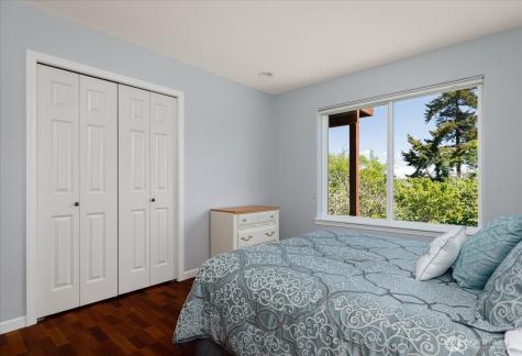 2390 SW Freund Street Oak Harbor WA 98277