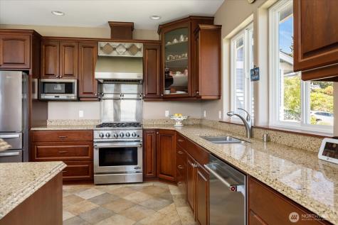 2390 SW Freund Street Oak Harbor WA 98277