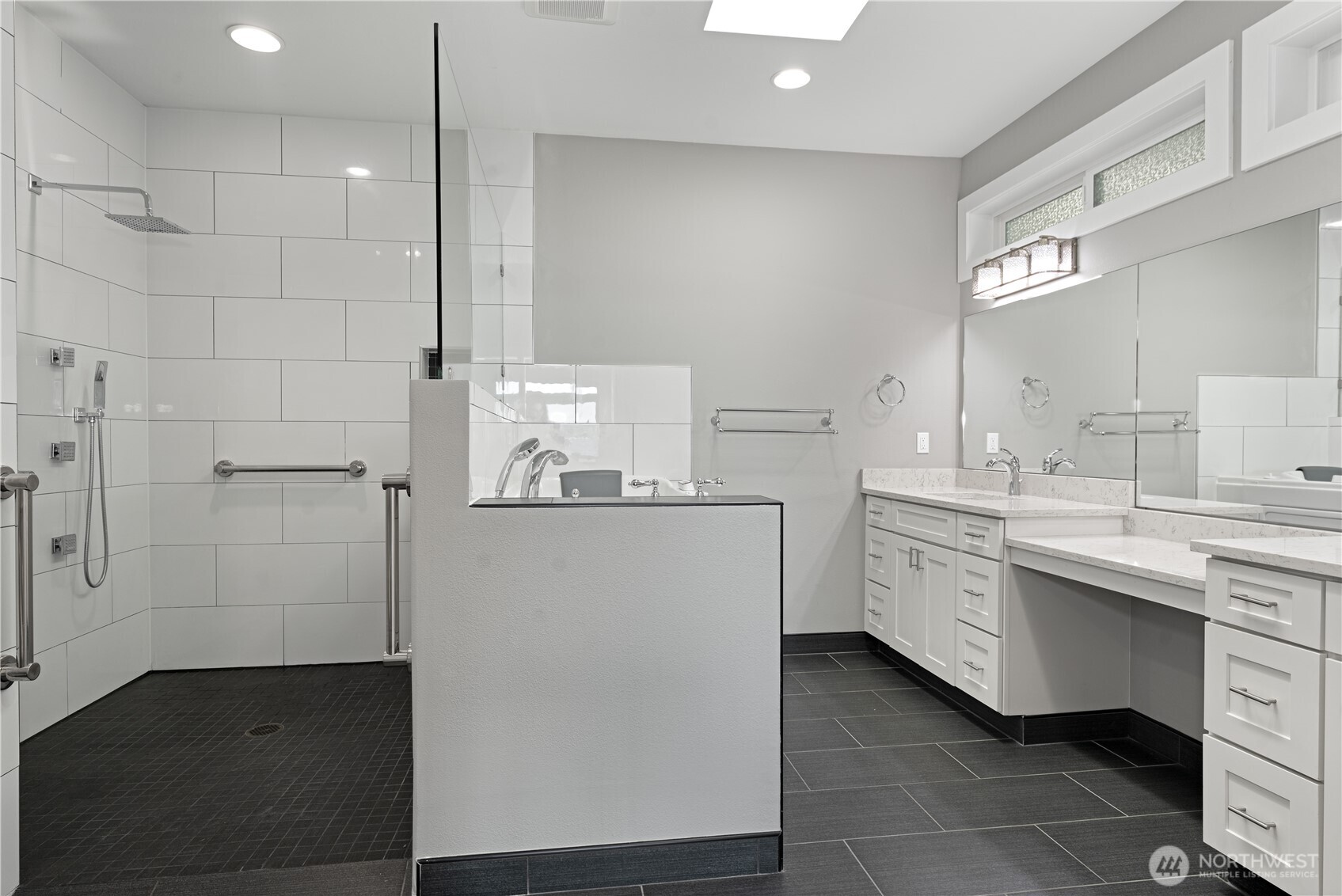 1253 Beach Drive E Port Orchard WA 98366