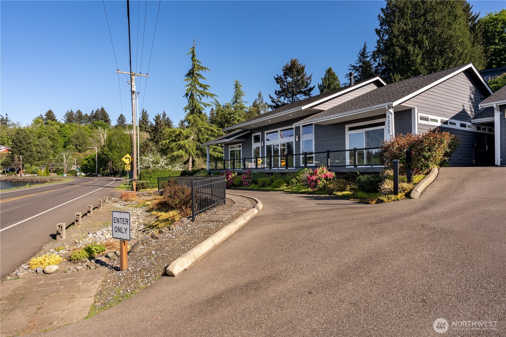 1253 Beach Drive E Port Orchard WA 98366