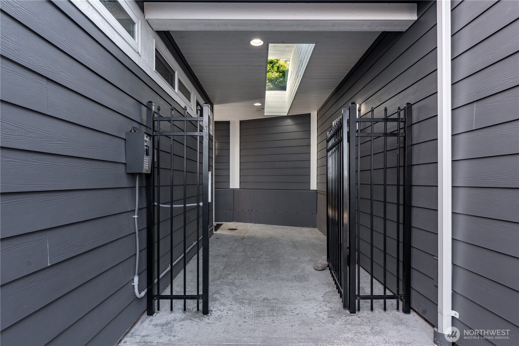 1253 Beach Drive E Port Orchard WA 98366