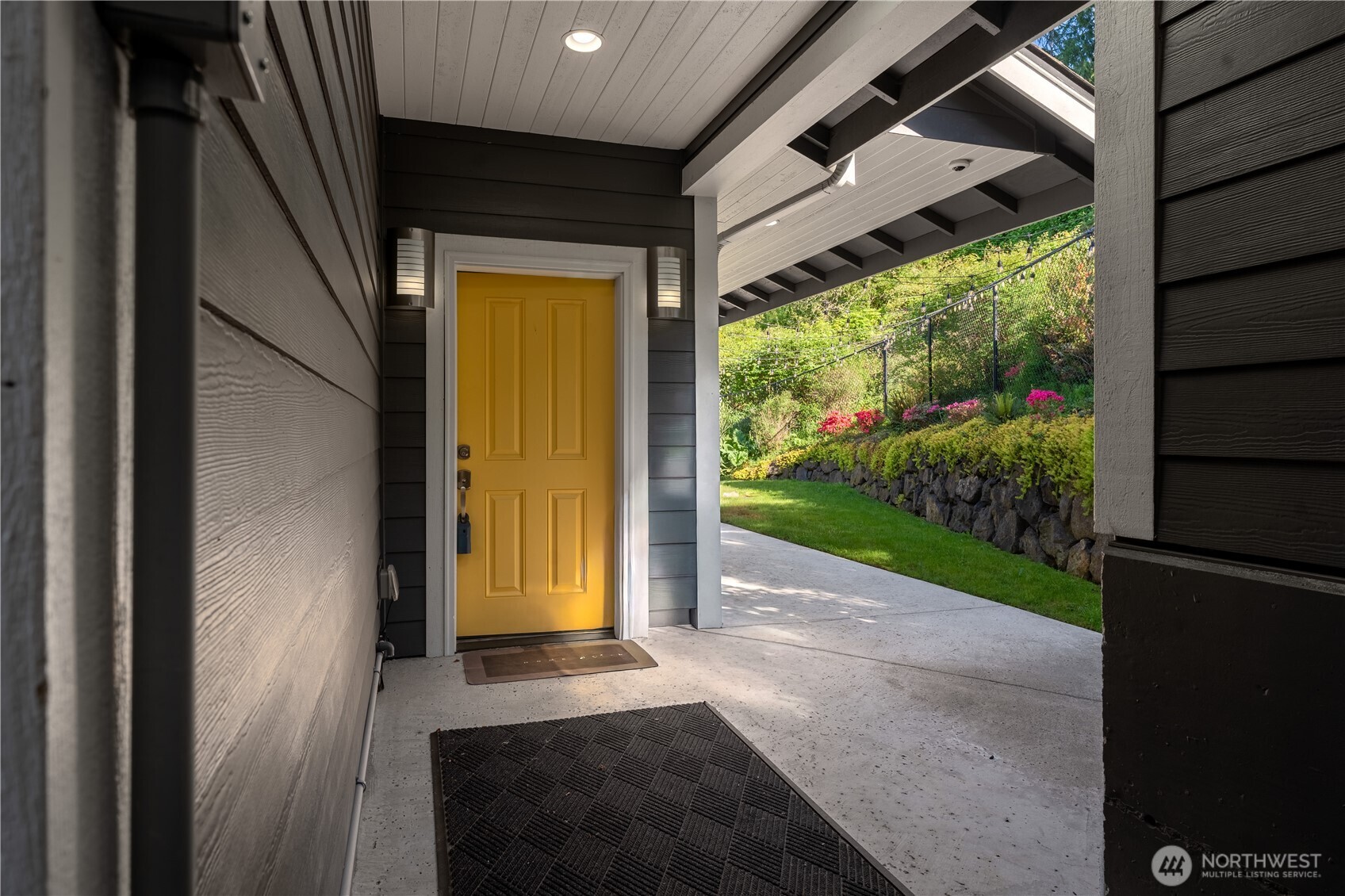 1253 Beach Drive E Port Orchard WA 98366