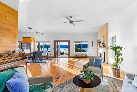 3643 Beach Drive E Port Orchard WA 98366