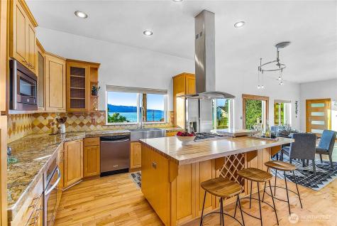 3643 Beach Drive E Port Orchard WA 98366