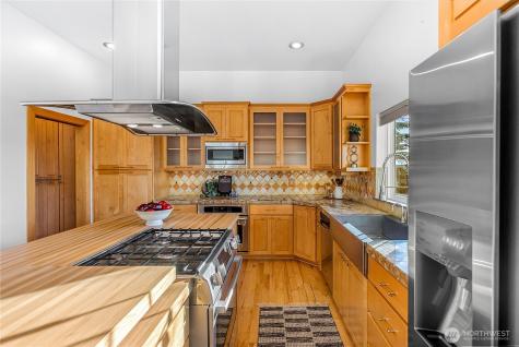 3643 Beach Drive E Port Orchard WA 98366