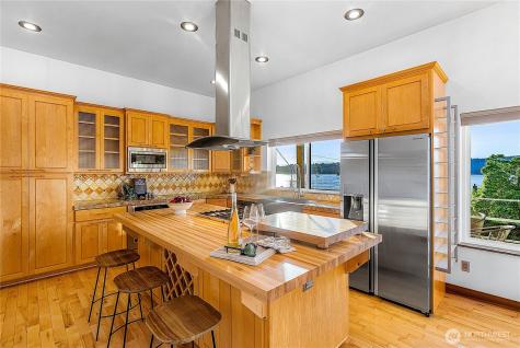 3643 Beach Drive E Port Orchard WA 98366