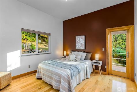 3643 Beach Drive E Port Orchard WA 98366