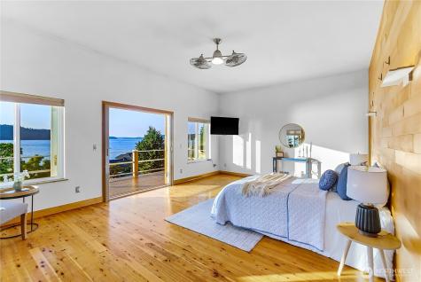 3643 Beach Drive E Port Orchard WA 98366