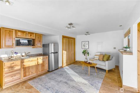3643 Beach Drive E Port Orchard WA 98366