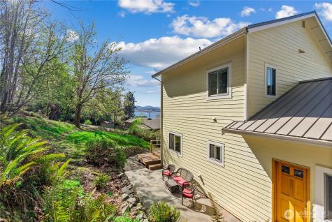 3643 Beach Drive E Port Orchard WA 98366