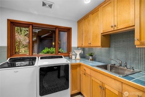 18 Holly Lane Mercer Island WA 98040
