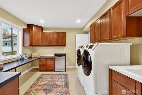 4057 SW Holgate Street Seattle WA 98116