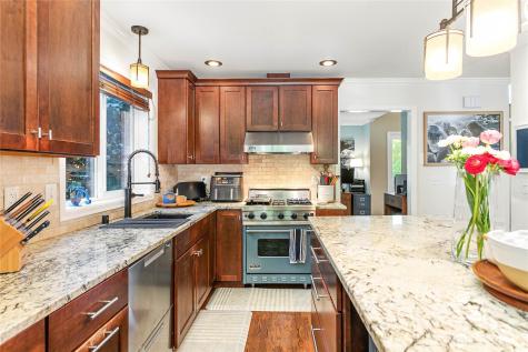 329 Viewcrest Road Bellingham WA 98229