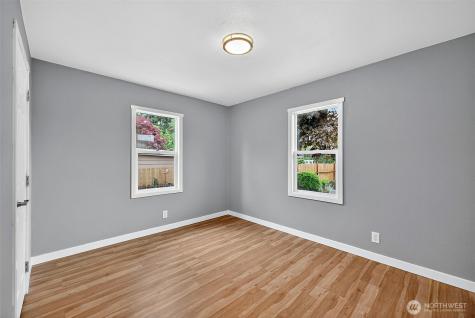 501 7th Avenue NW Puyallup WA 98371