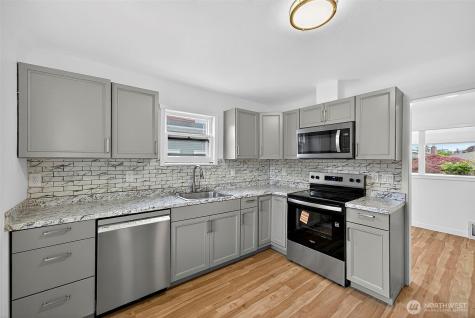 501 7th Avenue NW Puyallup WA 98371