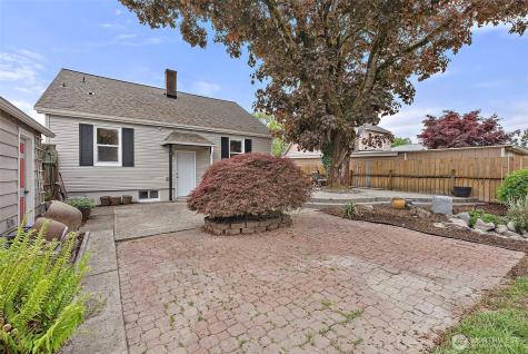 501 7th Avenue NW Puyallup WA 98371