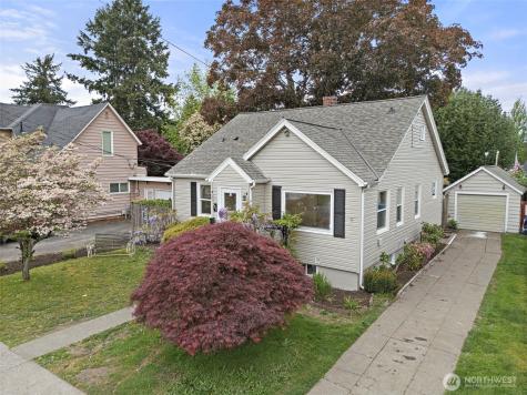 501 7th Avenue NW Puyallup WA 98371