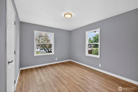 501 7th Avenue NW Puyallup WA 98371