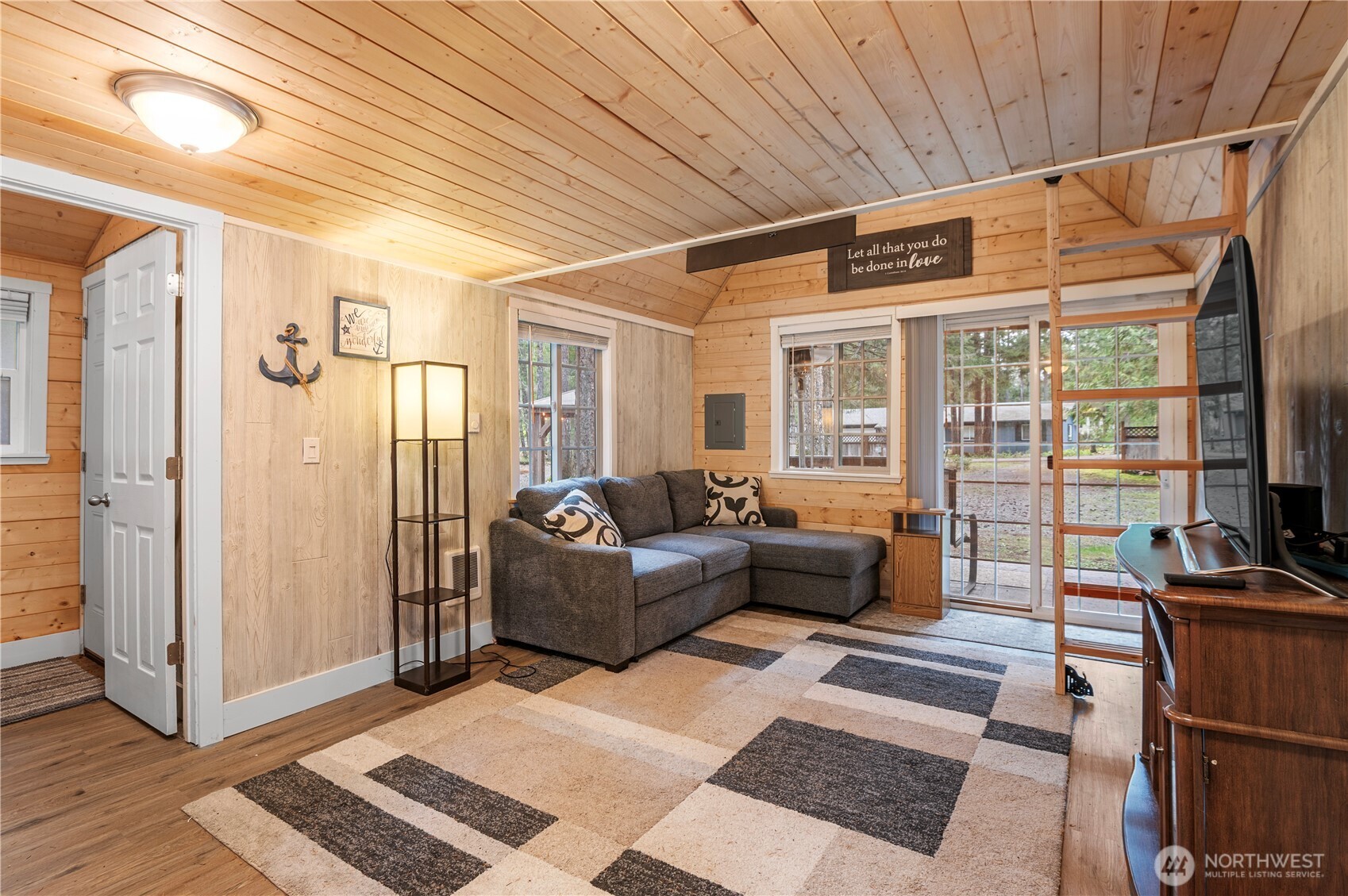 21 N Buckhorn Court Hoodsport WA 98548
