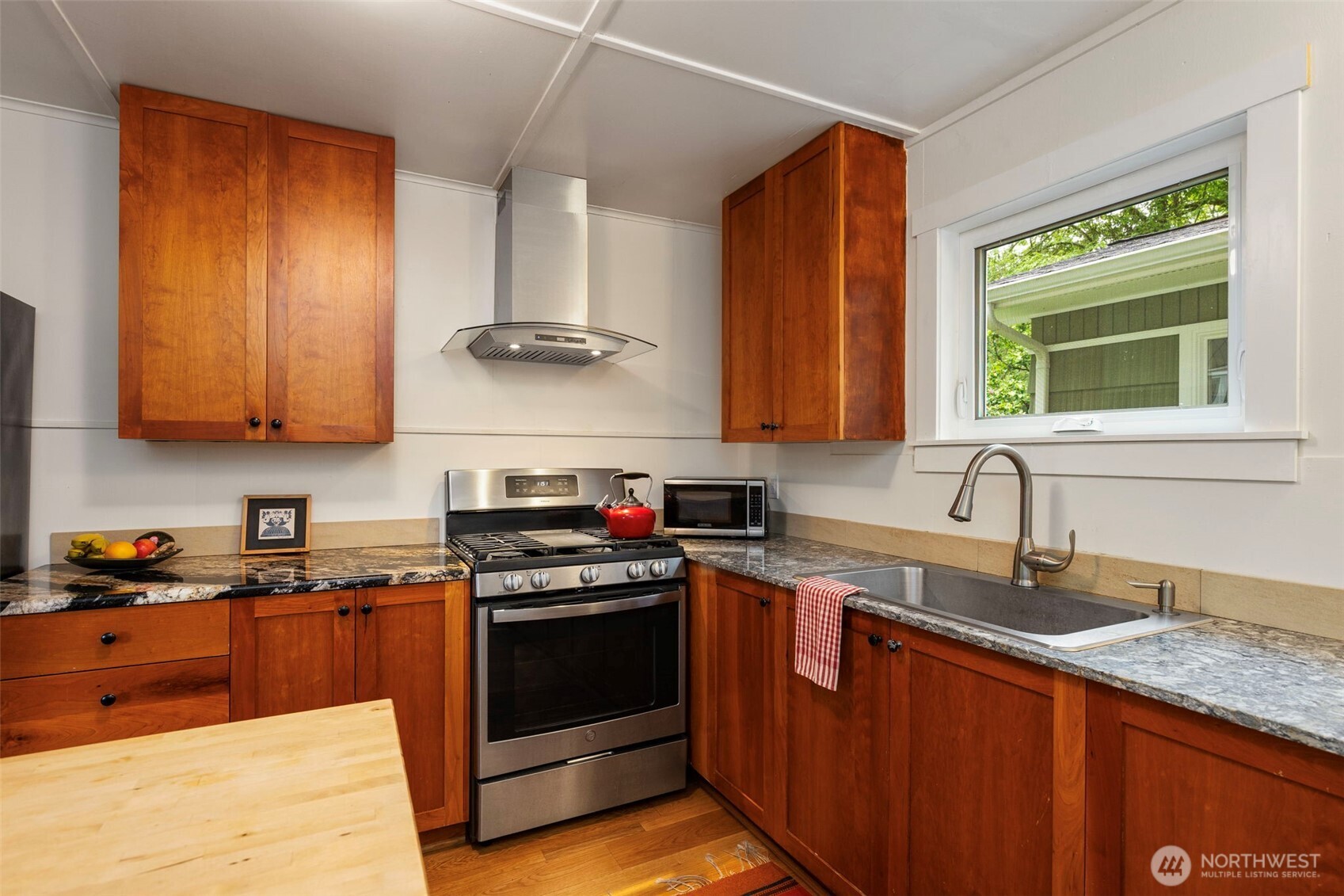 10218 NE Pine Way Bainbridge Island WA 98110