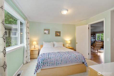 10218 NE Pine Way Bainbridge Island WA 98110